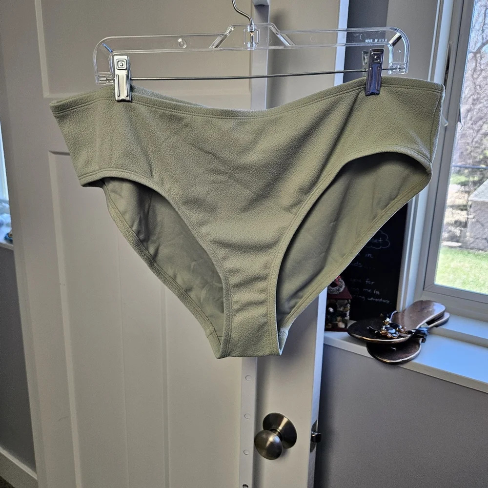 NWT  hipster swim bottom size 16/18